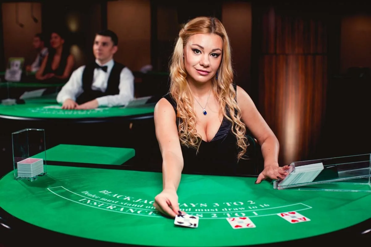 Tampilan meja dealer untuk permainan kasino live